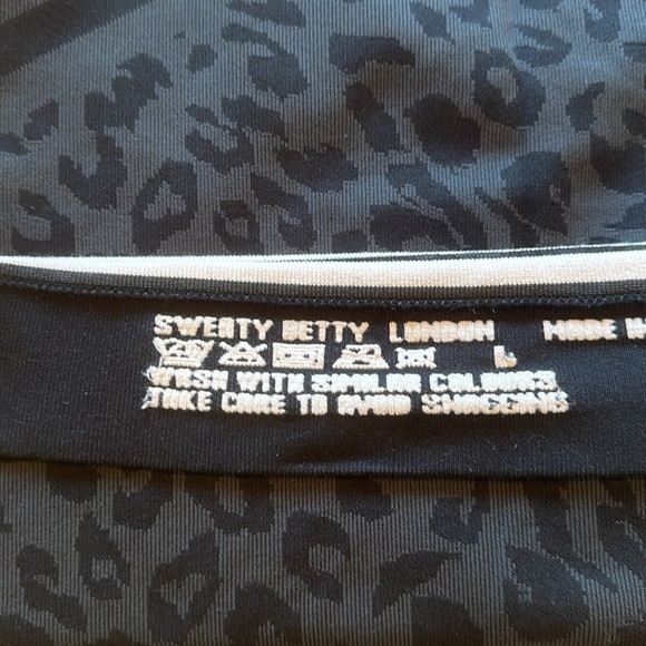 Sweaty Betty size small animal print warm up top like new pink accent - Picture 3 of 4
